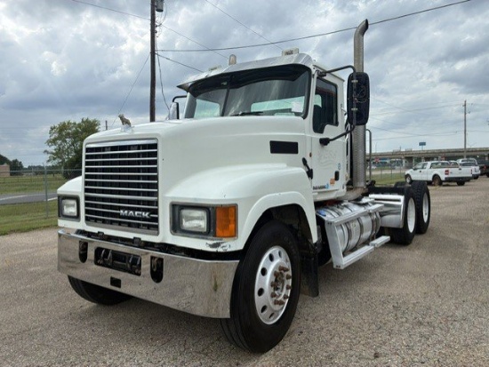 2013 Mack Chu613 Daycab Truck