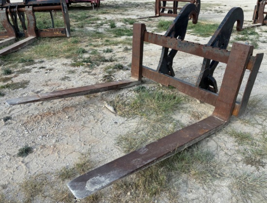 Caterpillar 930 Fork Attachment