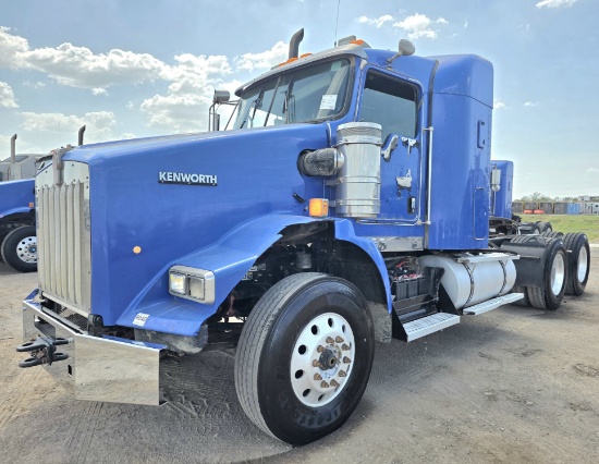 2013 Kenworth T800 Mid-Roof Sleeper Truck (Inoperable)