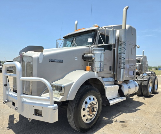 2012 Kenworth T800 Mid-Roof Sleeper (Inoperable)