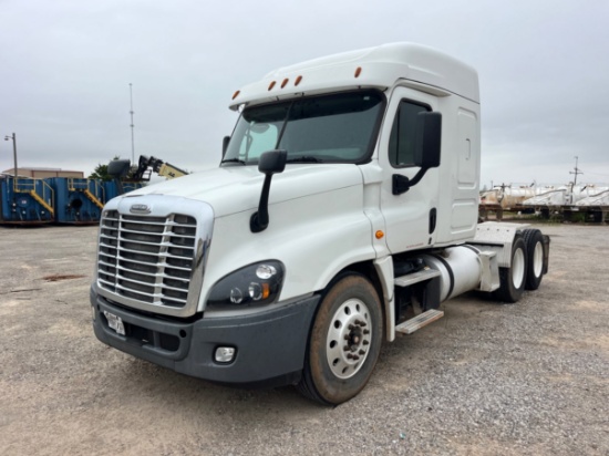 2014 Freightliner Cascadia Mid-Roof Sleeper