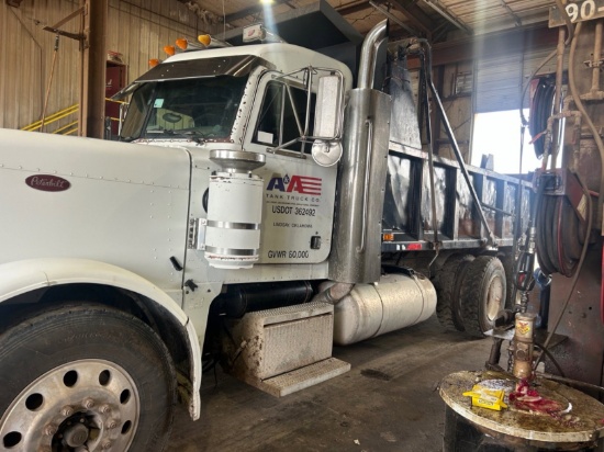 2001 Peterbilt 379 Dump Truck