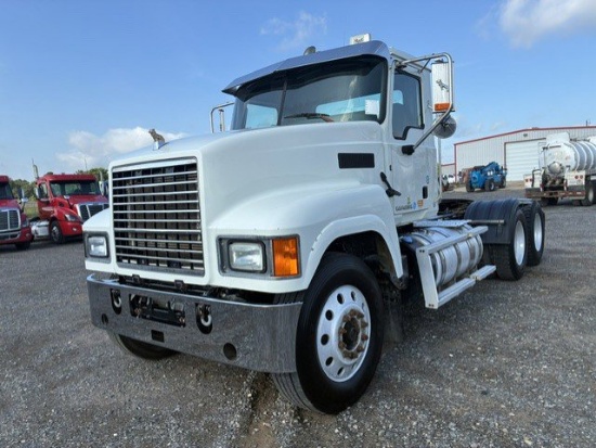 2015 Mack Chu613 Daycab Truck