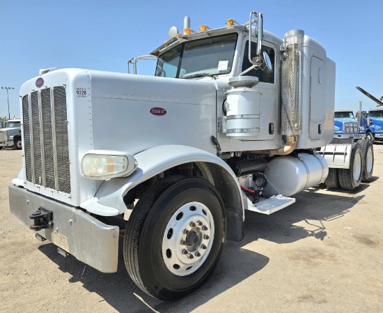 2013 Peterbilt 388 Flat-Top Sleeper Truck (Inoperable)