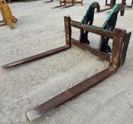 Caterpillar 938 Fork Attachment