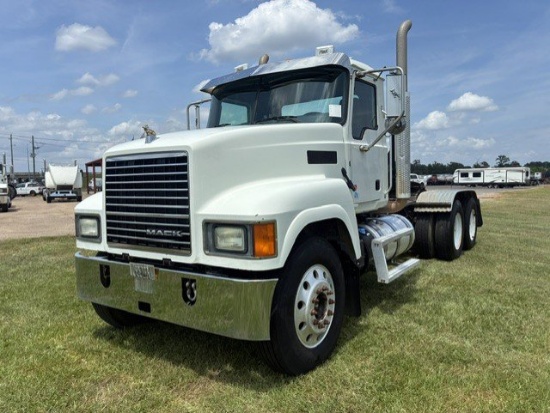 2016 Mack Chu613 Daycab Truck