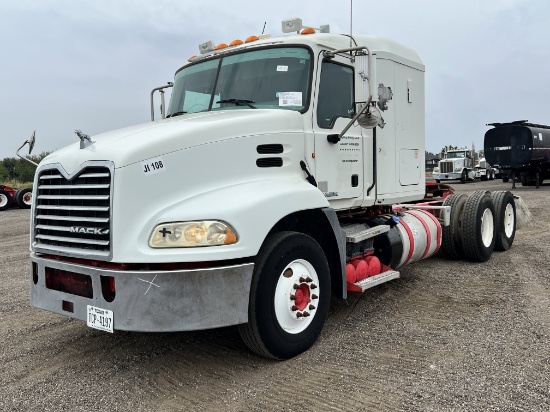 2013 Mack Pinnacle
