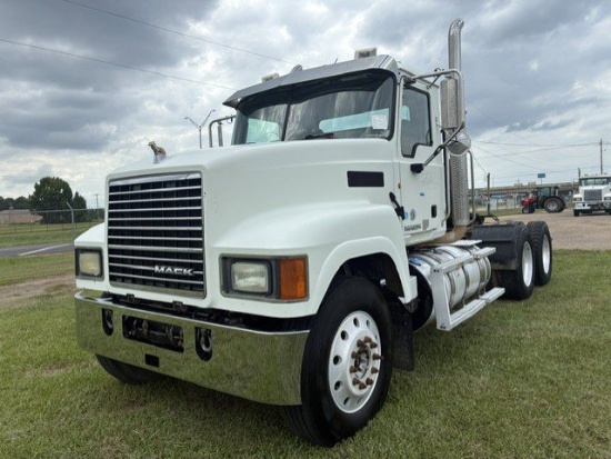 2015 Mack Chu613 Daycab Truck