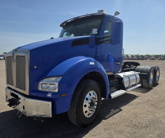 2015 Kenworth T880 Daycab Truck (Inoperable)