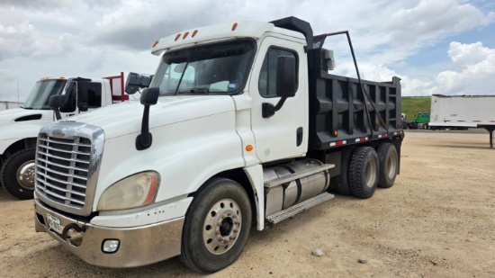 2015 Freightliner Dump Truck