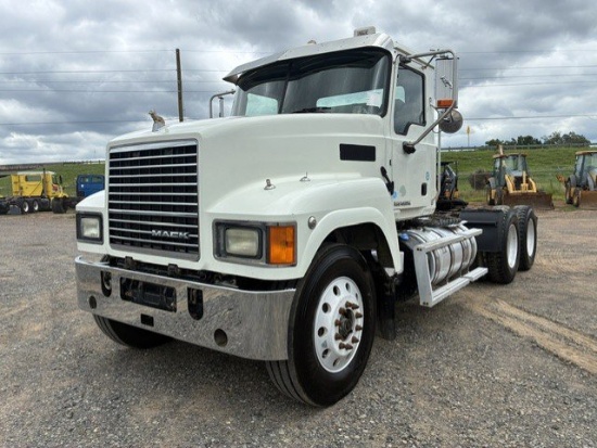2015 Mack Chu613 Daycab Truck