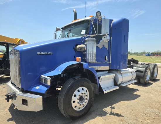 2013 Kenworth T800 Mid-Roof Sleeper Truck (Inoperable)