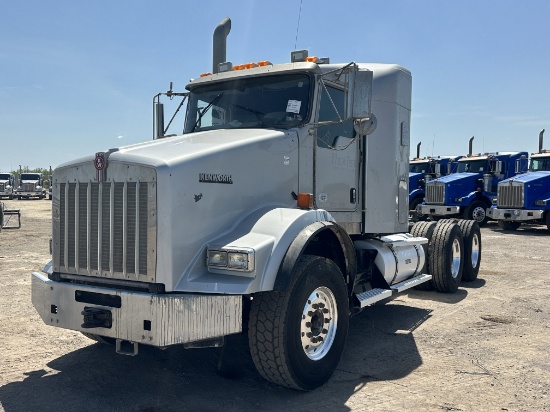 2015 Kenworth T800 Mid-Roof Sleeper Truck (Inoperable)
