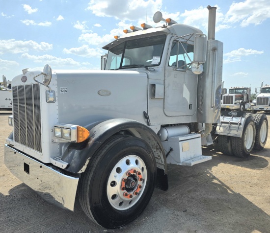2005 Peterbilt 378 Daycab Truck
