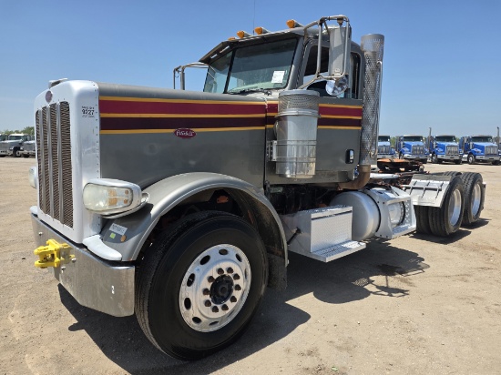 2013 Peterbilt 388 Daycab Truck (Inoperable)