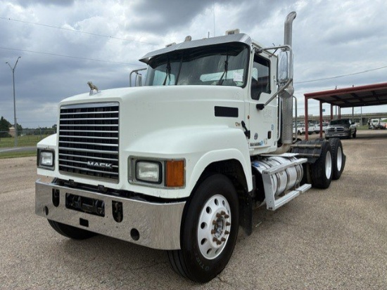 2015 Mack Chu613 Daycab Truck