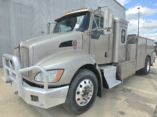 2013 Kenworth T370 Flattop Sleeper Service Truck