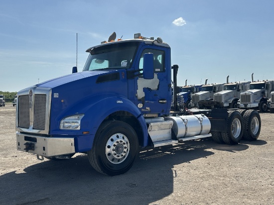 2015 Kenworth T880 Daycab Truck