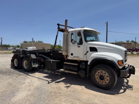 2005 Mack Cv713