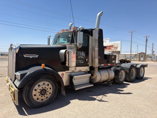 2002 Kenworth W900b Tri-Axle Winch Truck