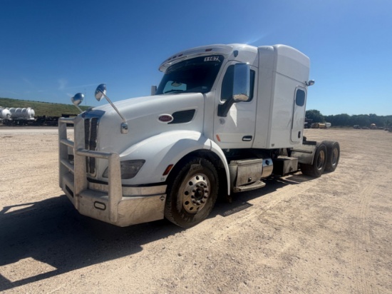 2017 Peterbilt 579 Sleeper (Inoperable)