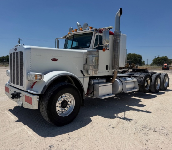 2020 Peterbilt 389 Tri-Axle