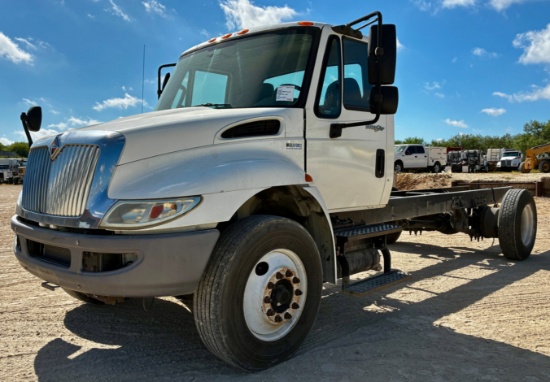 2013 International Durastar 4300 Day Cab