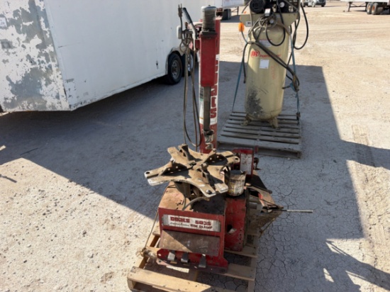 COATS TIRE MOUNTING MACHINE