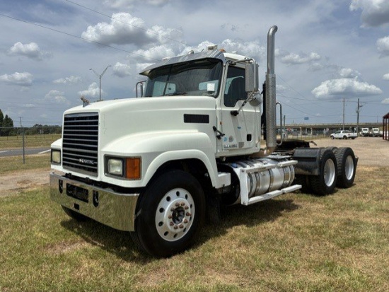 2015 Mack Chu613 Daycab Truck