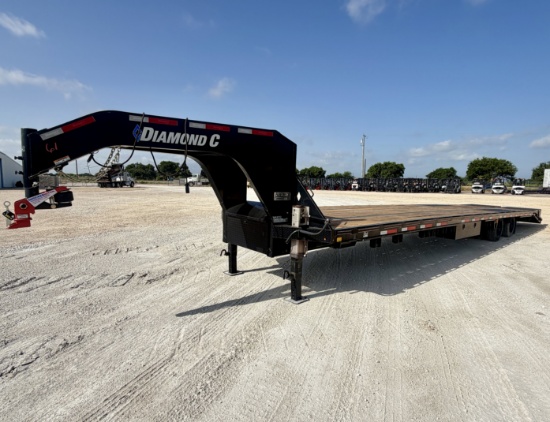 2022 Diamond C Dovetail Flatbed