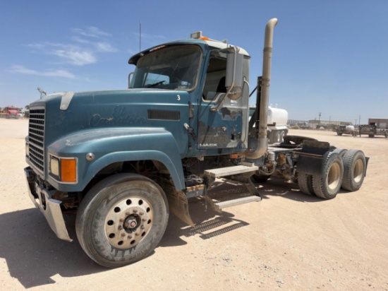 2010 Mack Pinnacle