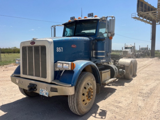 2013 Peterbilt 367 Day Cab