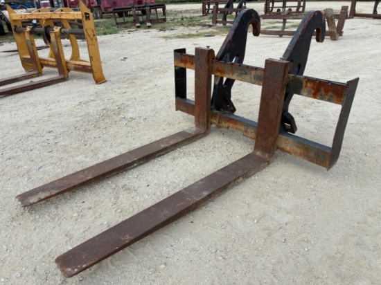 Caterpillar 930 Fork Attachment