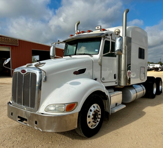 2012 Peterbilt 386 Mid-Roof Sleeper Truck