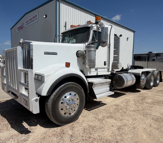 2012 Kenworth W900 Tri-Axle