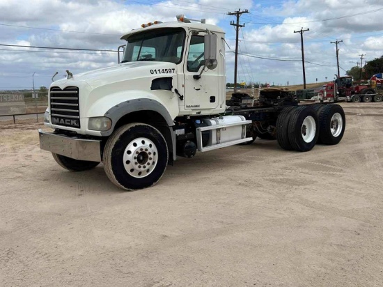 2012 Mack Gu713