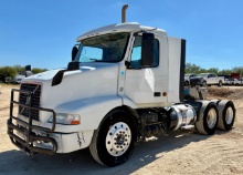 2015 VOLVO VNM DAYCAB