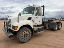 2005 MACK CV713