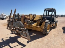 CAT TH83 TELEHANDLER