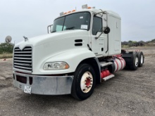 2013 MACK PINNACLE