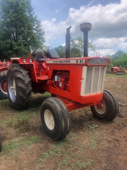 ALLIS CHALMERS D21 TRACTOR