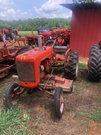ALLIS CHALMERS TRACTOR WITH BELLY MOWER