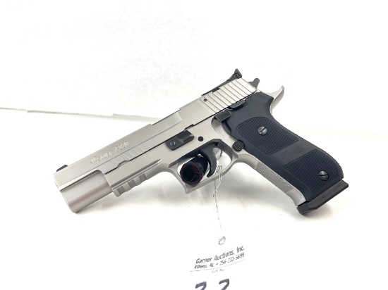 Sig Sauer, P220 Stainless, SN# G522324, .45 acp, S/A Pistol