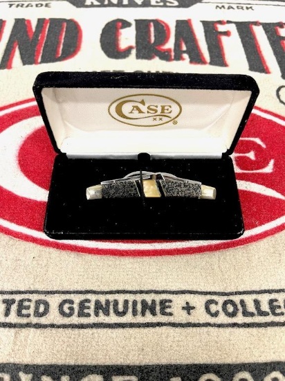 CASE XX 4 BLADE COLLECTORS SERIES IN DISPLAY CASE