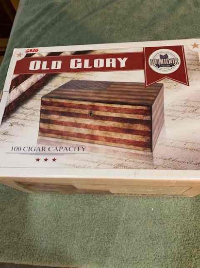 OLD GLORY HUMIDOR, Holds up to 100 Cigars