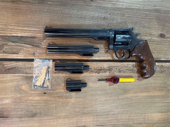 Dan Wesson Arms SN# 268436 .357 MAG Revolver. This Gun has 4 Interchangeable Barrels Measuring 7