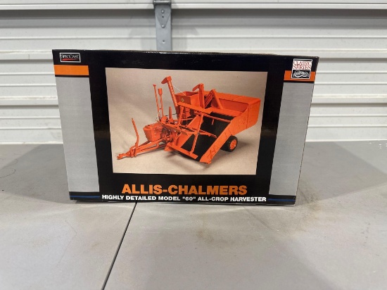 SPECCAST - Classic Series 1/16 Scale Allis-Chalmers Highly Detailed Model "60" All-Crop Harvester