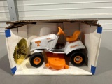 Country Classics Scale Models - Tennessee Lawn & Garden Tractor NIB