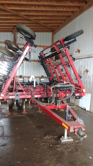 C-IH 200 Series 24’ Field Cultivator w/Walking Tandems on Main & Wings, 5-bar Remlinger Harrow & Hit