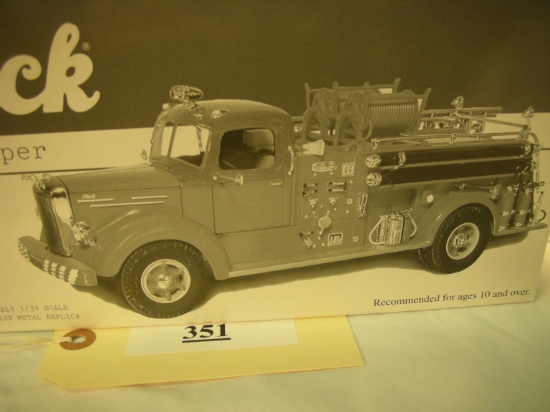 FIRST GEAR Mack L-Model Pumper 1:34 scale #19-0042